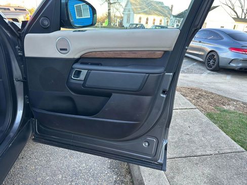 Used 2017 Land Rover Discovery HSE image 43