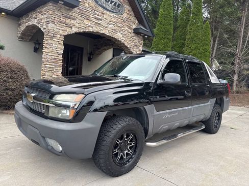 Used 2003 Chevrolet Avalanche 4x4 w/ The North Face Edition image 2