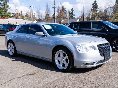 Used 2019 Chrysler 300 Touring image 1