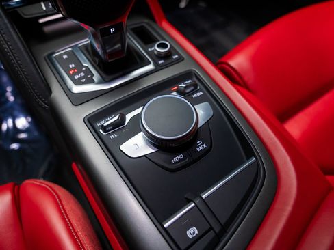 Used 2022 Audi R8 V10 w/ Premium Package RWD image 64