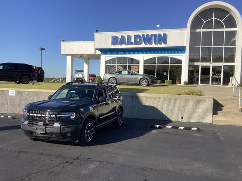 New 2025 Ford Bronco Sport Outer Banks image 3