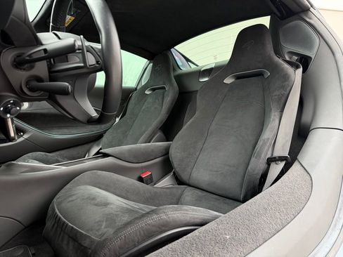 Used 2025 McLaren Artura Spider image 9