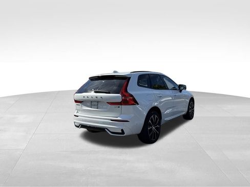 Used 2023 Volvo XC60 B5 Plus image 22