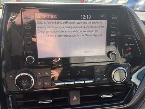 Used 2020 Toyota Highlander XLE image 5