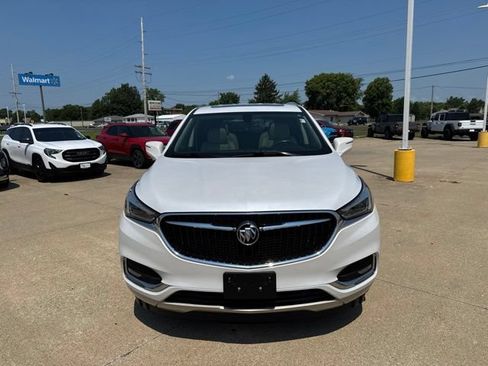 Used 2020 Buick Enclave Essence FWD image 2