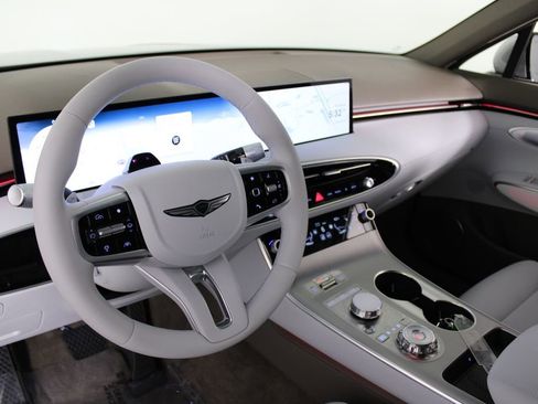 Used 2026 Genesis GV70 2.5T Advanced image 16