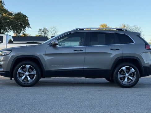 Used 2019 Jeep Cherokee Limited image 2