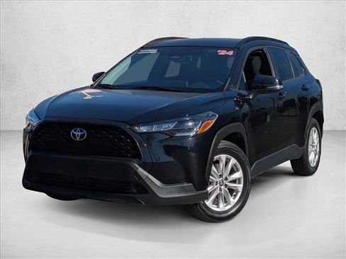 Used 2024 Toyota Corolla Cross LE image 1