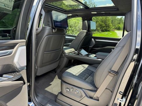New 2026 Cadillac Escalade ESV V AWD/4WD image 22