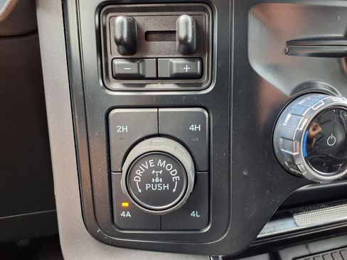 Used 2025 Ford F150 Lariat w/ Equipment Group 501A Mid AWD/4WD image 9