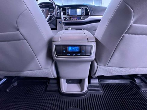 Used 2018 Toyota Highlander XLE w/ Protection Package #3 AWD/4WD image 39