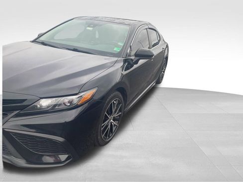 Used 2021 Toyota Camry SE FWD image 9