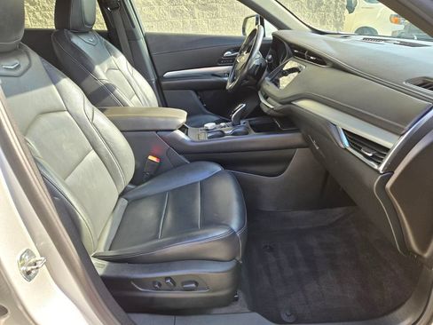 Used 2022 Cadillac XT4 Premium Luxury w/ Safety Alert Package FWD image 18