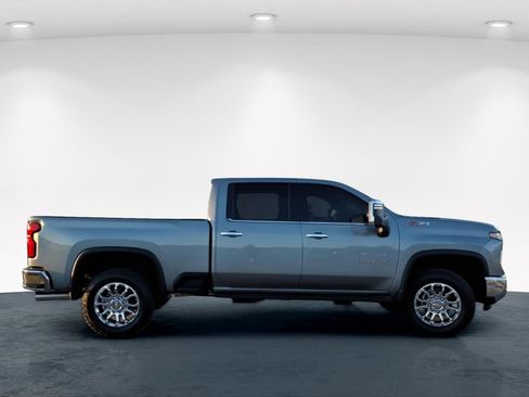 Used 2025 Chevrolet Silverado 2500 LTZ w/ LTZ Premium Package image 5