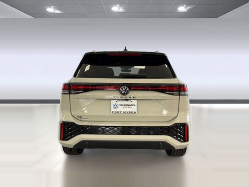 New 2026 Volkswagen Tiguan SE R-Line FWD image 10