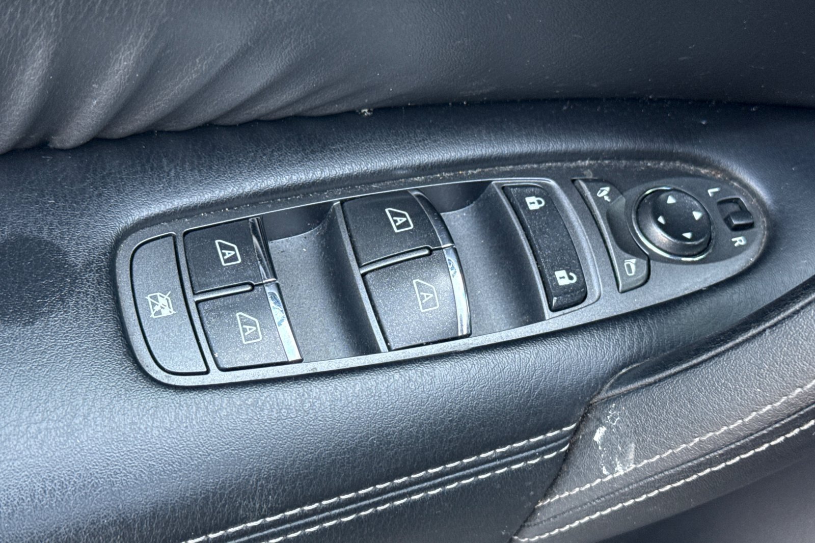 Used 2020 Nissan Armada SL w/ Premium Package AWD/4WD image 11