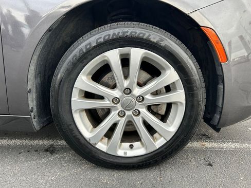 Used 2015 Chrysler 200 Limited w/ Convenience Group image 29