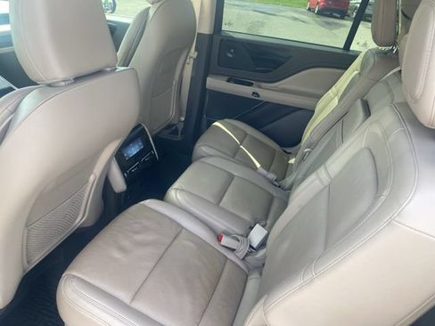 Used 2022 Lincoln Aviator Reserve w/ Elements Package Plus AWD/4WD image 11