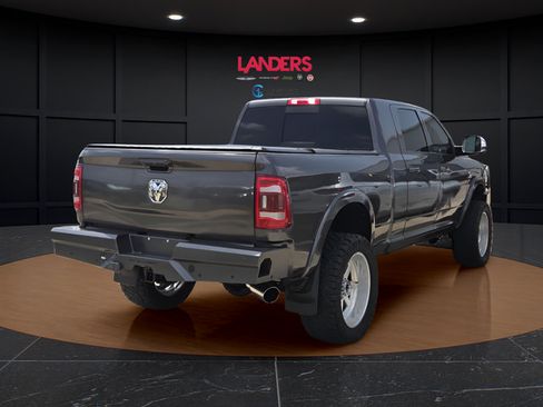Used 2022 RAM 2500 Laramie AWD/4WD image 2