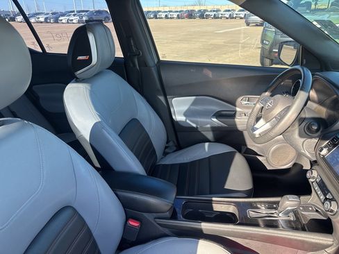 Used 2023 Nissan Kicks SR w/ SR Premium Package image 13