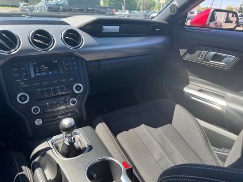 Used 2018 Ford Mustang GT RWD image 33