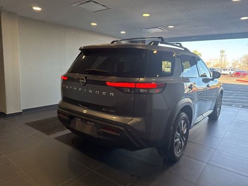 Used 2024 Nissan Pathfinder SV image 8