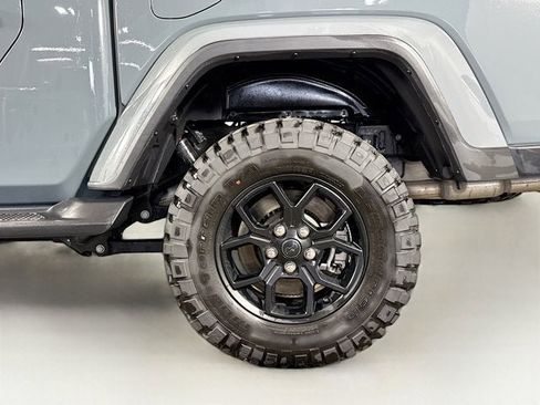 Used 2025 Jeep Gladiator Sport image 28