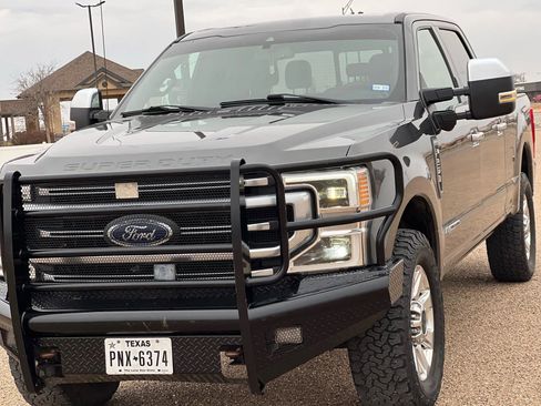 Used 2020 Ford F250 Platinum image 3