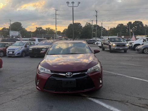 Used 2017 Toyota Camry SE FWD image 6