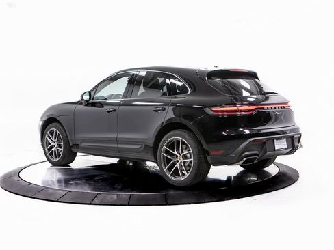 Certified 2023 Porsche Macan image 3