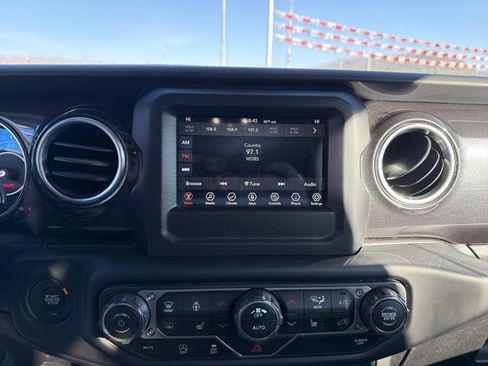 Used 2021 Jeep Wrangler Unlimited Sahara image 21
