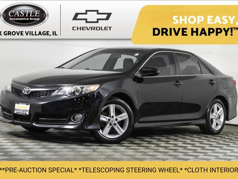 Used 2014 Toyota Camry SE FWD image 1