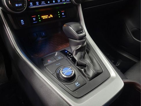 Certified 2022 Toyota RAV4 Limited AWD/4WD image 18