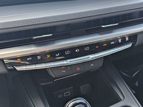 Used 2025 Cadillac XT4 Premium Luxury image 25