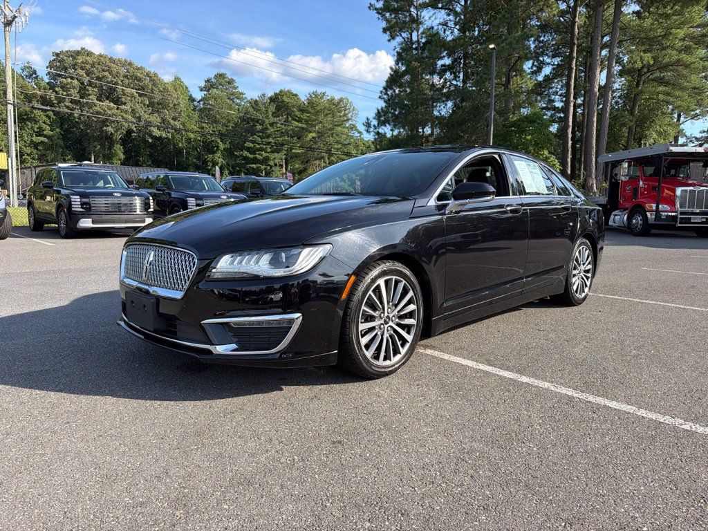 Used 2020 Lincoln MKZ FWD image 2