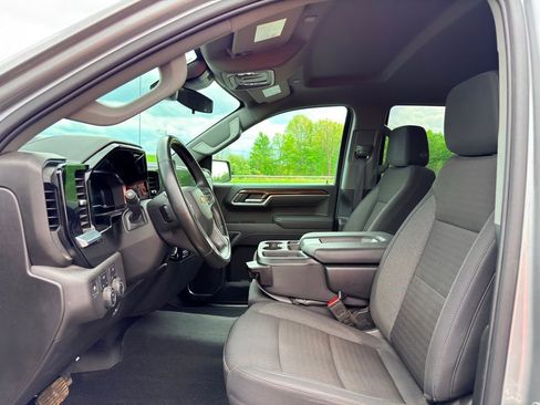 Used 2025 Chevrolet Silverado 1500 LT AWD/4WD image 2