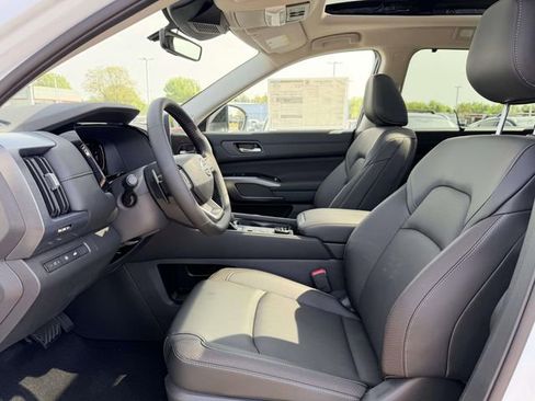 New 2026 Nissan Pathfinder SL w/ SL Premium Package AWD/4WD image 16