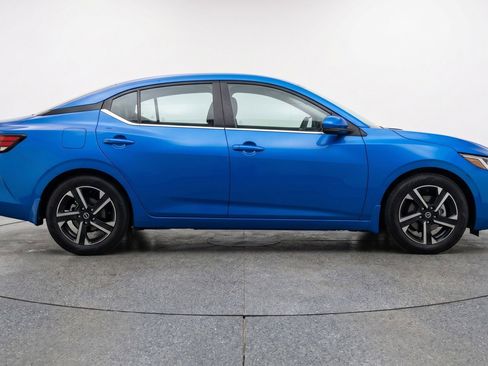 Used 2025 Nissan Sentra SV FWD image 11