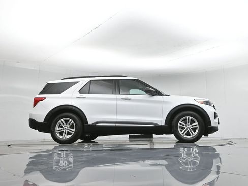 Used 2021 Ford Explorer XLT image 55