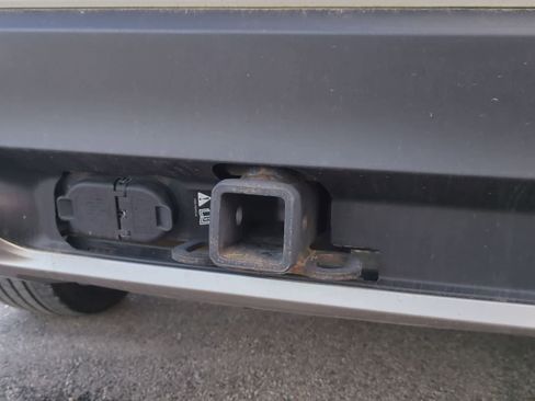 Used 2023 Ford Explorer XLT w/ Equipment Group 202A AWD/4WD image 34