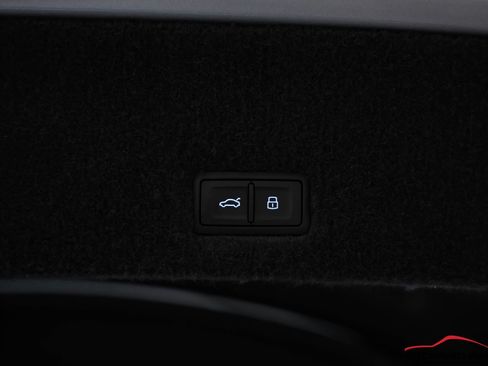 Used 2025 Lamborghini Urus SE image 74