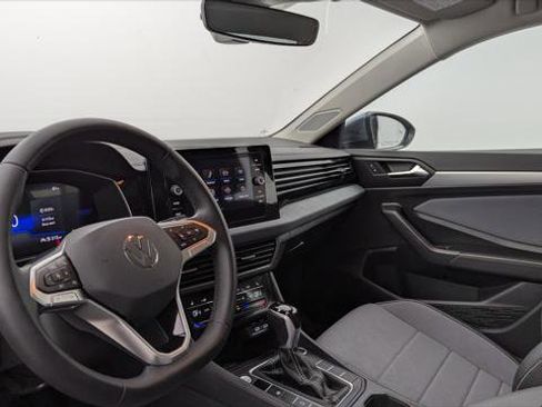 Used 2025 Volkswagen Jetta SE image 23