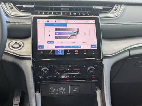 New 2025 Jeep Grand Cherokee L Limited w/ Black Appearance Package image 16