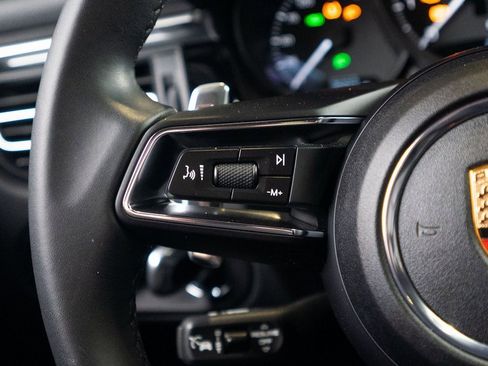 Used 2025 Porsche Macan image 33