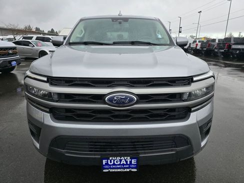 Used 2024 Ford Expedition Max XLT image 3