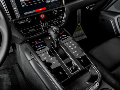 Certified 2026 Porsche Macan AWD/4WD image 16