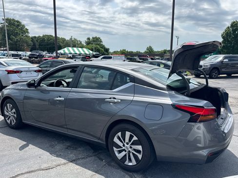 Used 2024 Nissan Altima 2.5 S FWD image 16