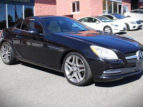 Used 2015 Mercedes-Benz SLK 250 w/ Premium Package image 7