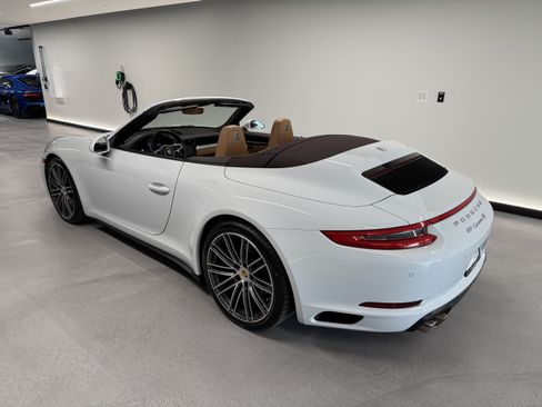 Used 2018 Porsche 911 Cabriolet image 20
