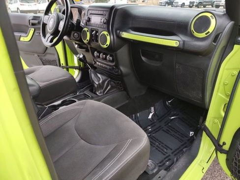 Used 2016 Jeep Wrangler Unlimited Sahara AWD/4WD image 22